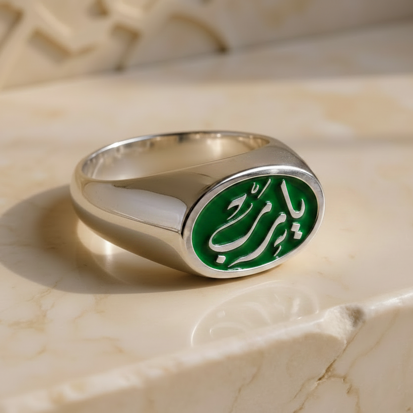 خاتم بيضاوي أفقي من المينا بتصميم شخصي للخط