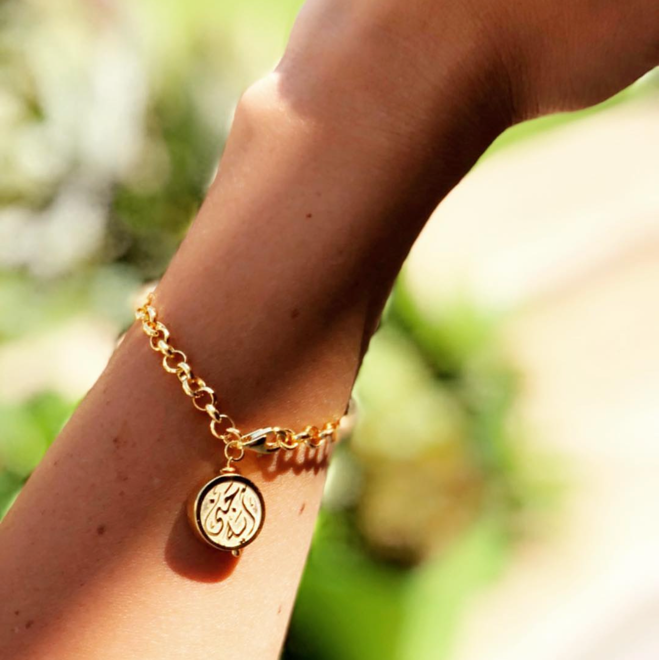 The Reversible 18K Gold Calligraphy Small Coin Pendant